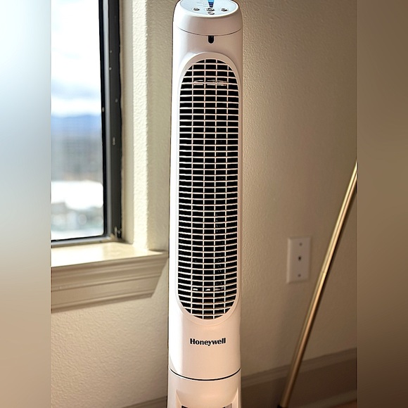Honeywell | Other | Excellent Condition Honeywell Quietset 328h 5 Speed  Oscillating Tower Fan | Poshmark